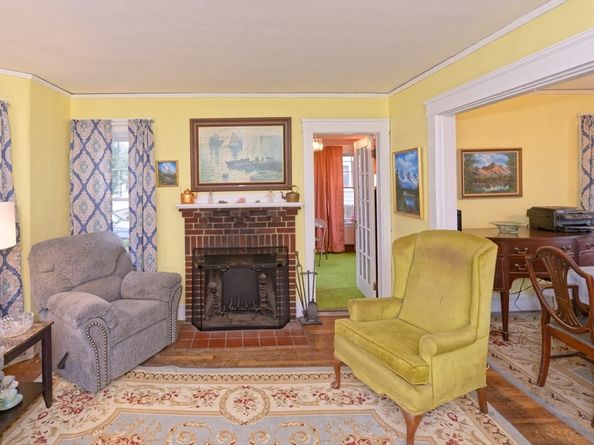 34 Burdette Ave, Framingham MA 01702