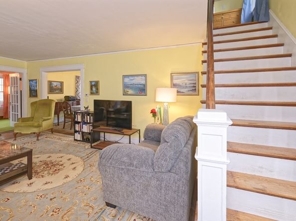 34 Burdette Ave, Framingham MA 01702
