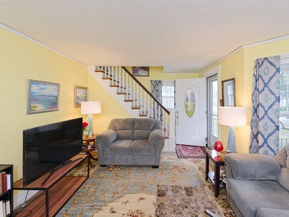 34 Burdette Ave, Framingham MA 01702