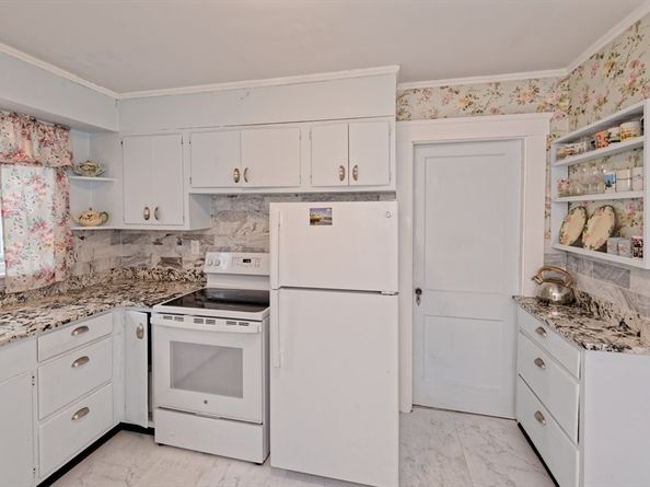 34 Burdette Ave, Framingham MA 01702