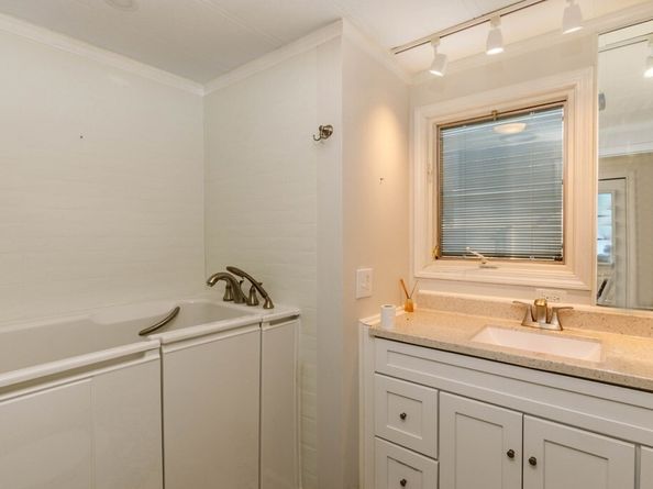 276 Lunenburg St 50, Fitchburg MA 01420