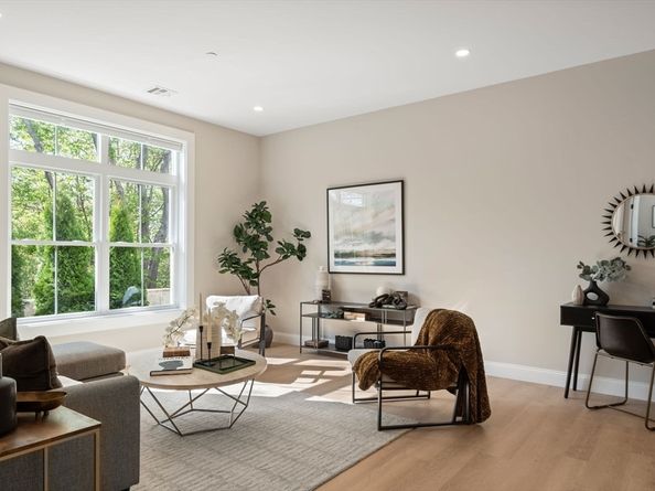 7 Cross St 201, Wilmington MA 01887