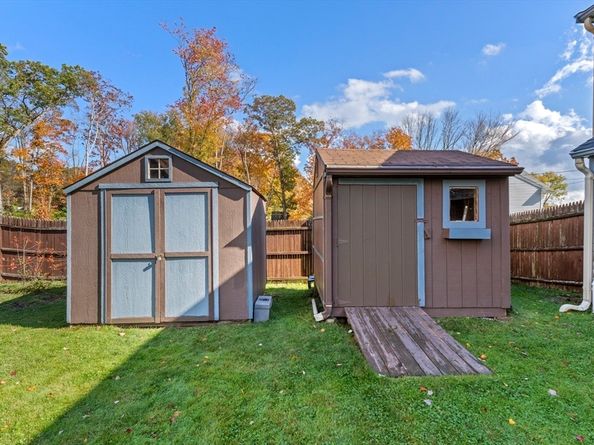 92 Gloucester St, Brockton MA 02302