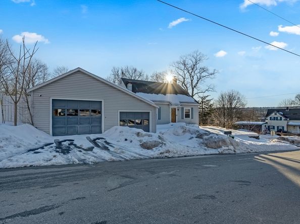 72 Youngs Rd, Lunenburg MA 01462