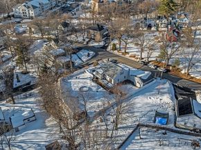 72 Youngs Rd, Lunenburg MA 01462