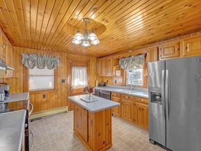 72 Youngs Rd, Lunenburg MA 01462