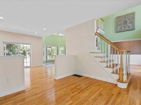 89 Boulder Hill Rd, Holden MA 01522