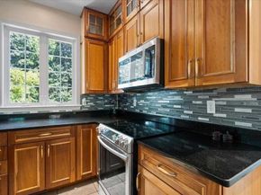 89 Boulder Hill Rd, Holden MA 01522