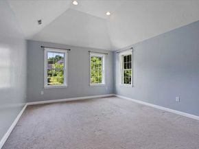 89 Boulder Hill Rd, Holden MA 01522