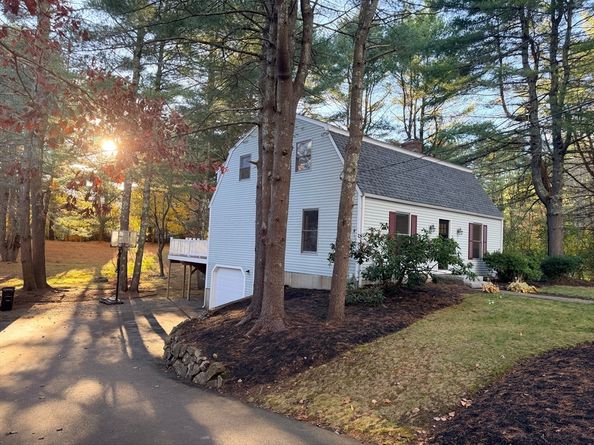 18 Boxford Rd, Topsfield MA 01983