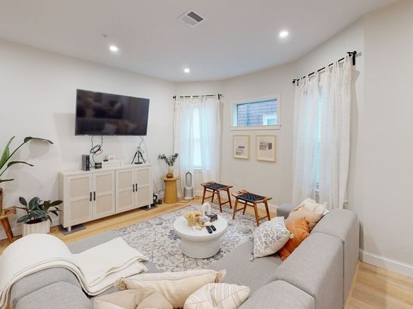 12 York St, Boston MA 02121