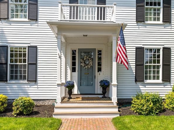 6 Leavitt St, Hingham MA 02043