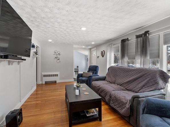 18 Dunham Rd, Beverly MA 01915