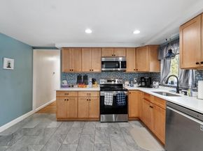 18 Dunham Rd, Beverly MA 01915