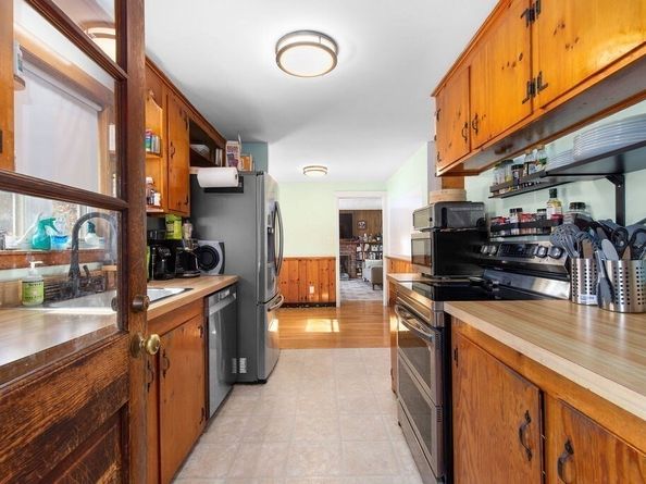 78 Circuit Rd, Weymouth MA 02190