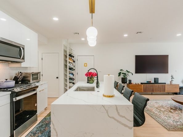 43 Withington St 7, Boston MA 02124