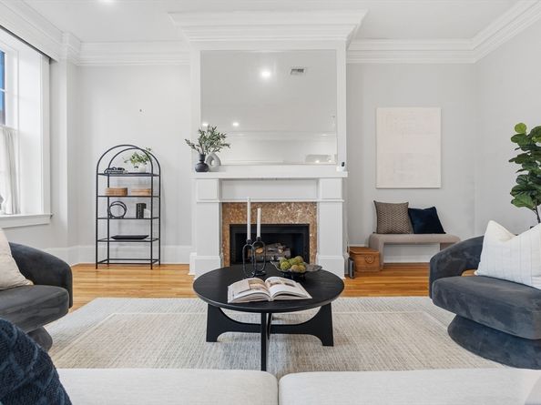 41-43 Phillips St 8, Boston MA 02114