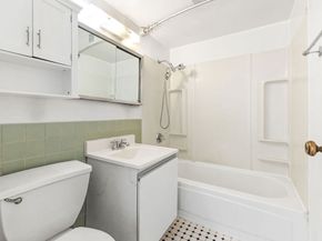 566 Commonwealth 1207, Boston MA 02215