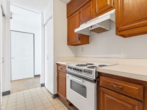 566 Commonwealth 1207, Boston MA 02215