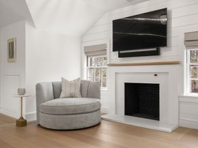 389 Grove St, Needham MA 02492