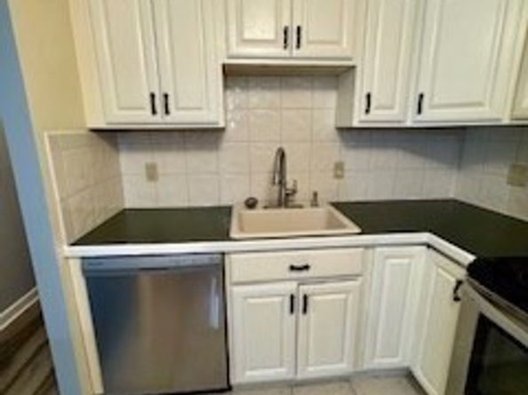 5 Colonial Dr  B56, Andover MA 01810