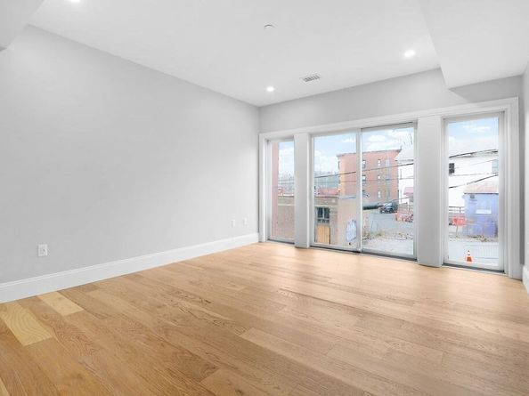 230 Washington St 7, Boston MA 02135