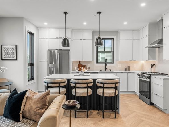 106 Moore 8, Boston MA 02128