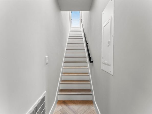 106 Moore 8, Boston MA 02128