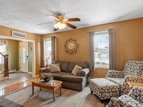 93 Benjamin St, Leominster MA 01453