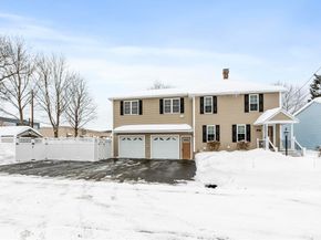 93 Benjamin St, Leominster MA 01453