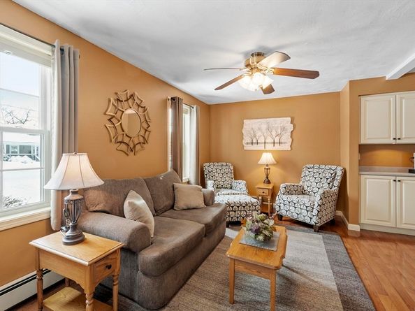 93 Benjamin St, Leominster MA 01453