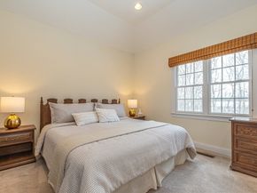 10 Charnstaff Ln 504, Billerica MA 01821