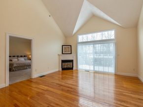 10 Charnstaff Ln 504, Billerica MA 01821