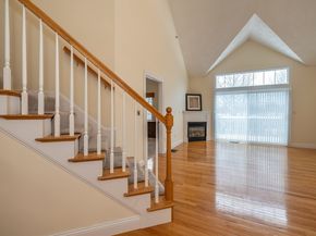 10 Charnstaff Ln 504, Billerica MA 01821