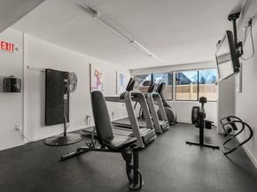 250 Hammond Pond Pkwy 102N, Newton MA 02467