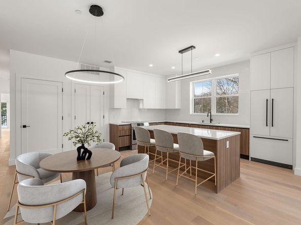 16 Stearns Rd 106, Wellesley MA 02482