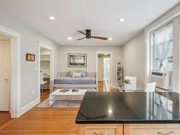 116 Riverway 18, Boston MA 02215