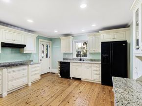 34 Thoreau Street 34, Concord MA 01742