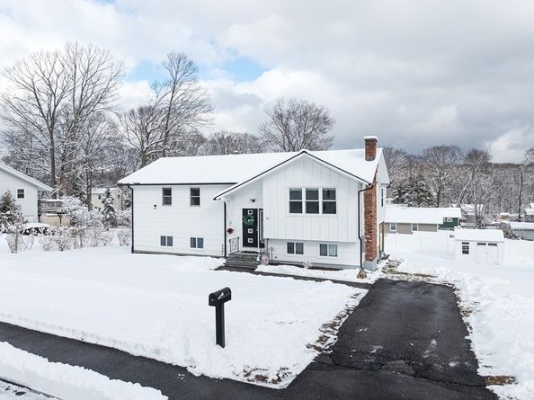 10 Yale Dr, Milford MA 01757