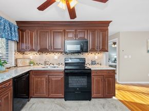 33 Jacqueline Rd D, Waltham MA 02452