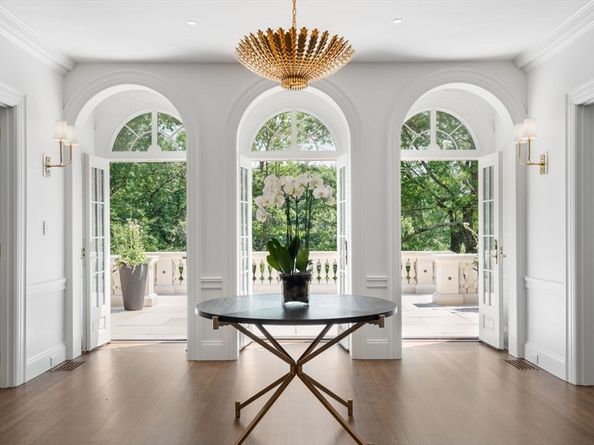 9 The Ledges, Newton MA 02459