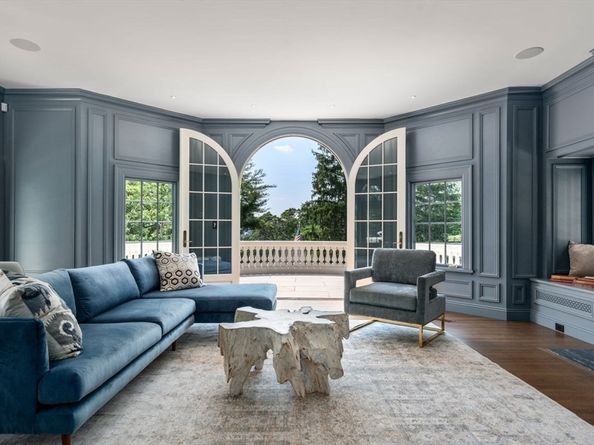 9 The Ledges, Newton MA 02459