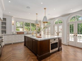 9 The Ledges, Newton MA 02459