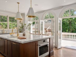 9 The Ledges, Newton MA 02459