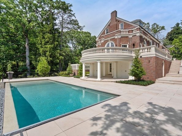 9 The Ledges, Newton MA 02459