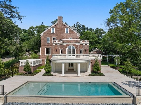 9 The Ledges, Newton MA 02459