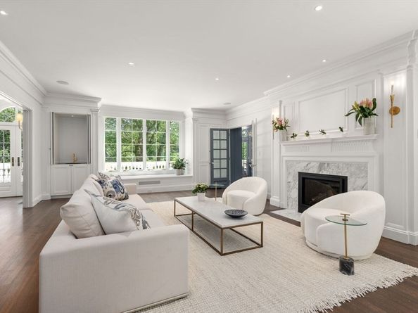 9 The Ledges, Newton MA 02459