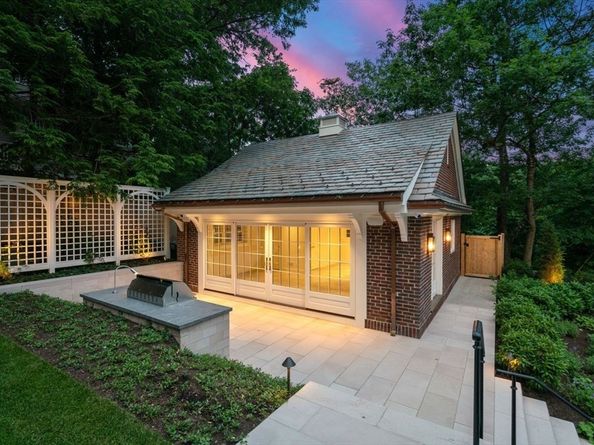 9 The Ledges, Newton MA 02459