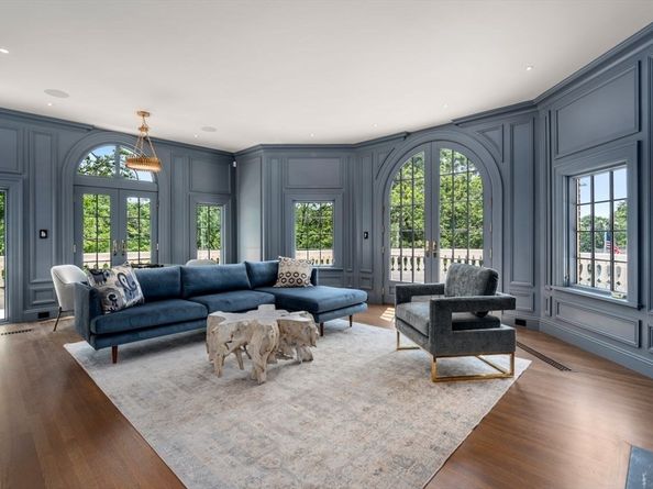 9 The Ledges, Newton MA 02459