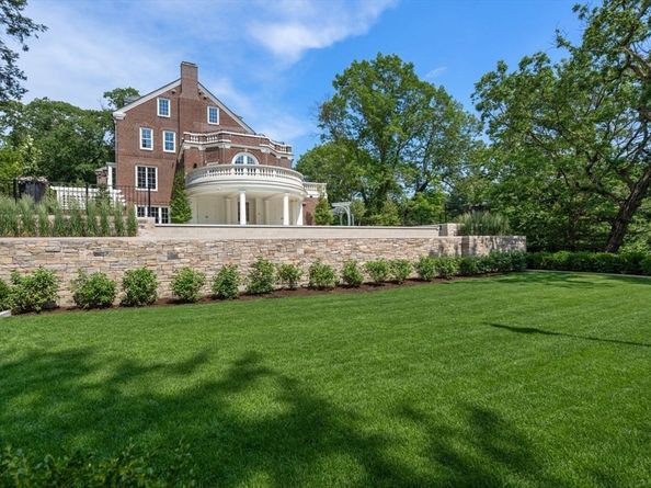 9 The Ledges, Newton MA 02459